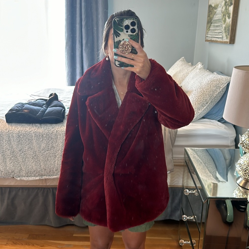 ❤️Red / Burgandy super soft faux fur coat- size XS - Picture 7 of 8